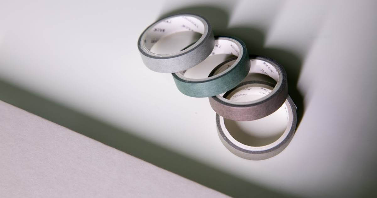 3M 맨드 테이프로 벽지에 액자를 안전하게 거는 방법과 하중 선택 가이드